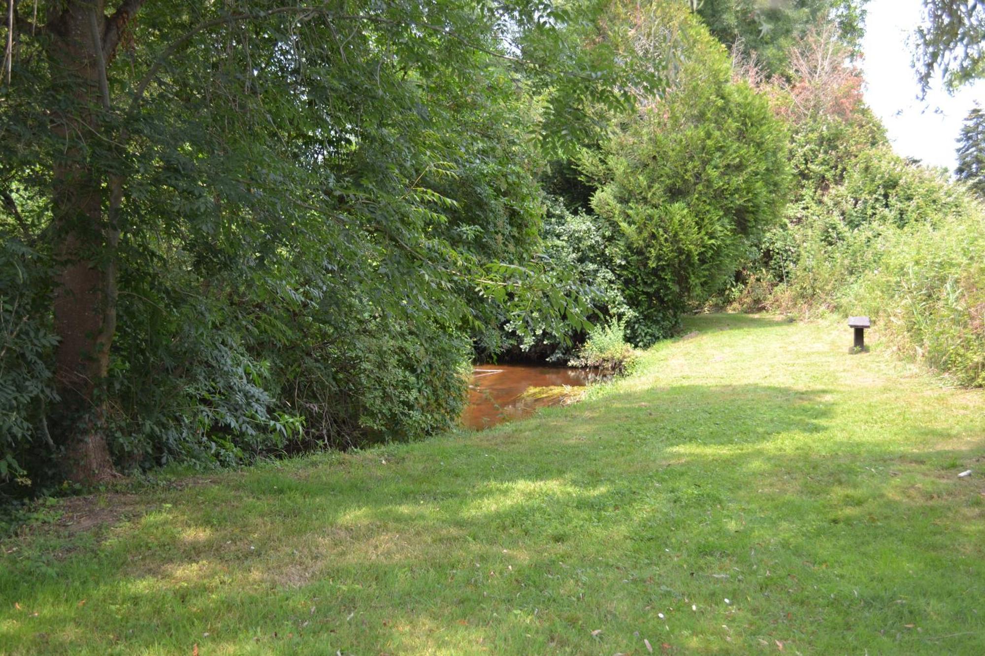 Les Bruyeres Gite Montbron Exterior photo