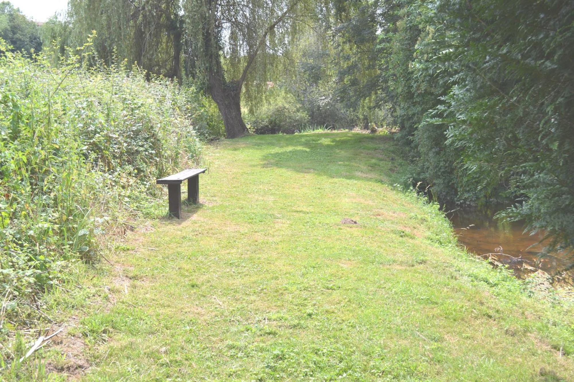 Les Bruyeres Gite Montbron Exterior photo